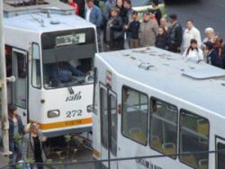 Momente de panica in Dristor! Un tramvai a luat foc in plin trafic