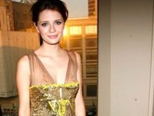 Mischa Barton cu un san la vedere