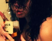 Iasi. Adolescenta de 14 ani, in coma alcoolica, dupa ce a baut aproape un litru de tuica