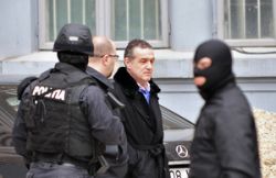 Gigi Becali, retinut de politie pentru sechestrarea persoanelor care i-au furat autoturismul