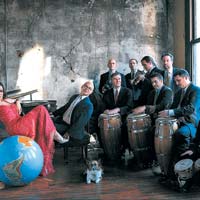 Biletele pentru concertul Pink Martini s-au pus in vanzare