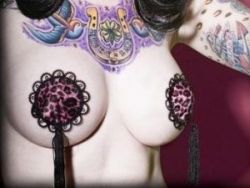 Vezi cum te poate seduce o domnita cu miscarile sanilor!