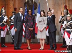 Emil Boc, varianta franceza. Nicholas Sarkozy se ridica pe varfuri la summit-ul NATO