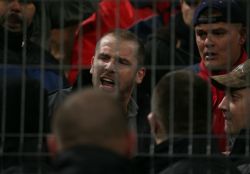 Otto Zmarandescu a incercat sa scoata un glont cu cutitul din piciorul unuia din hoti!