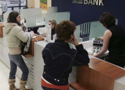 Bancile incep sa taie timid dobanzile la credite