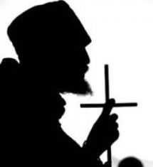 Un duhovnic din Iasi a fost ridicat de mascati pentru trafic de persoane