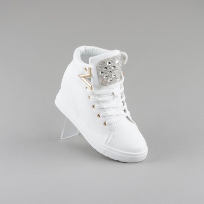 Modlet.ro tanjeste dupa vara cea calduroasa si vine in asteptarea ei cu colectia de sneakers de dama