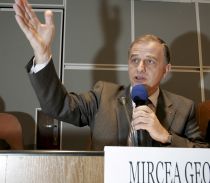 Mircea Geoana va lucra cu consultantii lui Barack Obama