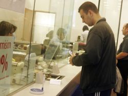 Restantele la creditele mari ale populatiei au crescut in martie