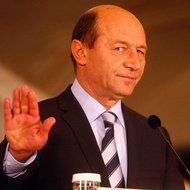 Traian Basescu: Imi asum eroarea legii salarizarii profesorilor