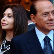 Sotii Berlusconi se acuza reciproc in public, o premiera in Italia