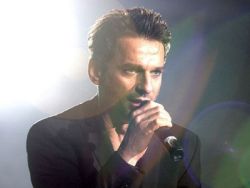 Furie in randul fanilor Depeche Mode din Atena dupa anularea concertului - VIDEO