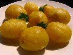 Fierti in coaja si consumati reci, cartofii nu ingrasa