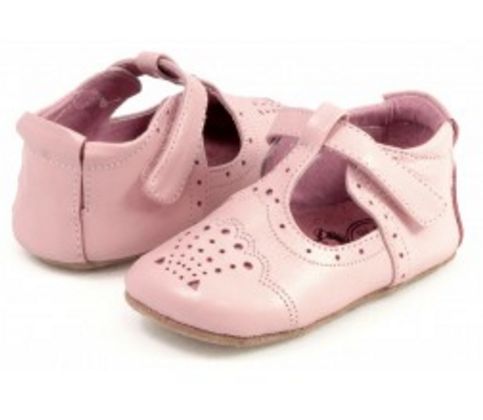 Incaltamintea de bebelusi din oferta PantofioriVeseli.ro este adecvata necesitatilor micutilor