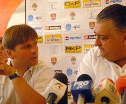 Poli Timisoara il vrea inapoi pe Dusan Uhrin