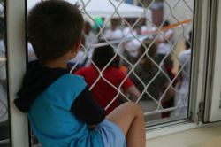 Din cauza crizei, numarul copiilor abandonati a crescut cu 50%