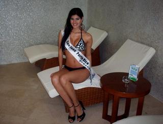 Keishla Villafane Rivera, Miss Petite Puerto Rico, si-a pierdut titlul pa ce a amenintat cu moartea mai multe persoane