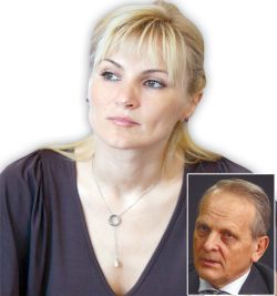 EBA in razboi cu blonda lui Stolo, Andreea Vass