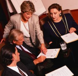 Creditele se vor ieftini din august, insa raman inaccesibile pentru romani