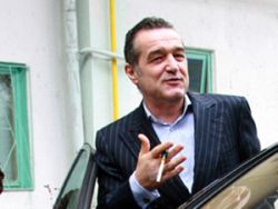 Becali nu l-a putut vizita pe Cornel Penescu pentru ca nu avea buletinul