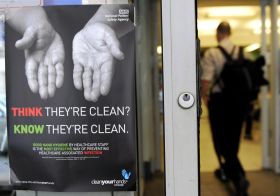 17 studenti si un profesor au fost depistati cu gripa porcina la Brasov