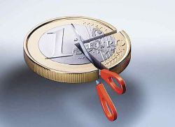 Efectul FMI: 10% dintre bugetari disponibilizati, pensii si salarii inghetate