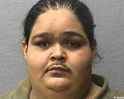 Un detinut obez a ascuns o arma intre straturile sale de grasime