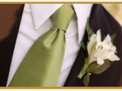Un tanar din Sibiu si-a oferit cravata de mire ca spatiu publicitar
