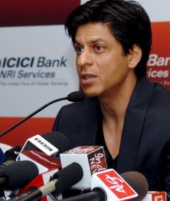 Celebrul actor indian Shahrukh Khan, retinut de serviciul pentru imigrare american