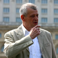 Oprescu vrea o cruce de flori de 70.000 de euro langa ceasurile suflate in aur de 24 de carate