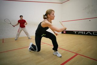 Squash sau modul in care poti sa arzi 1.200 de calorii pe ora