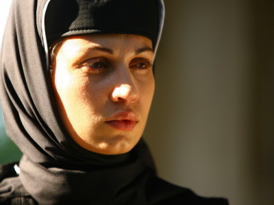 Nicoleta Luciu imbraca haine de calugarita in 