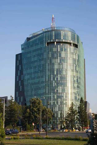 Statutul de reper urban detinut de o cladire noua -  distinctia suprema