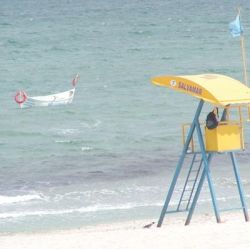 Turistii romani traiesc periculos: nu dau doi bani pe salvamari si se arunca in mare beti cui