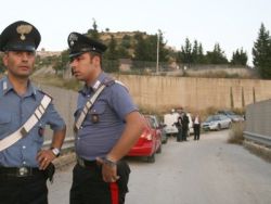 Un roman de 18 ani, arestat in Italia dupa ce a violata o fata de 16