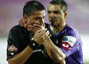 Ganea l-a batut pe fanul care a intrat pe gazon la meciul cu Slovan, chiar in biroul sau