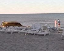 Turistii romani, loviti de criza: Tot mai multi renunta la concedii sau aleg destinatii ieftine