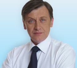 Crin Antonescu isi lanseaza blogul inaintea campaniei pentru prezidentiale