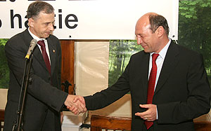 PSD il da jos pe Tariceanu. Se pregateste Vasile Blaga