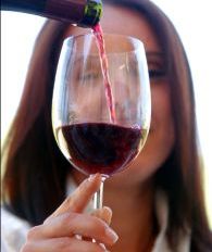 Hipertensivii care beau alcool au risc crescut de batai neregulate ale inimii