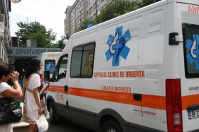 A primit o bataie sora cu moartea pentru ca si-a inselat sotul cu doi barbati