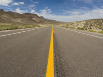 Libia construieste o autostrada de 1.700 de km prin desert