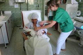 Record la Dorohoi: O femeie de 39 de ani are 17 copii