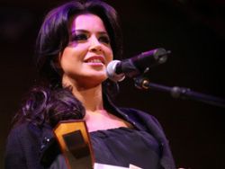 Simona Patruleasa va prezenta stirile Kanal D