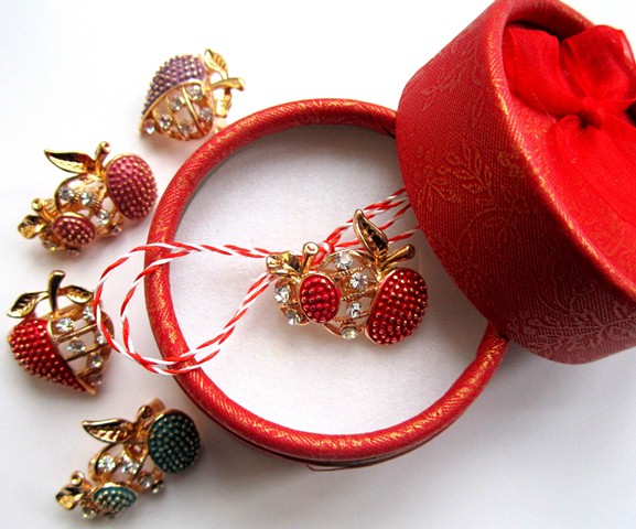 Romanii cheltuiesc cel putin 300 de lei de 1 Martie. Afla ce daruri ofera acestia!