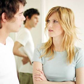 Barbatii mint de doua ori mai mult decat femeile. Vezi top 10 cele mai frecvente minciuni