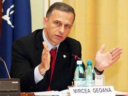 Fiul minor al lui Mircea Geoana, surprins conducand fara permis pe Dorobanti