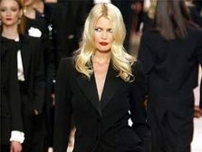 Claudia Schiffer este indurerata de moartea tatalui
