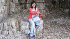 O tanara se vinde pe Internet, pentru o cauza nobila: salvarea de la moarte a unei colege de clasa