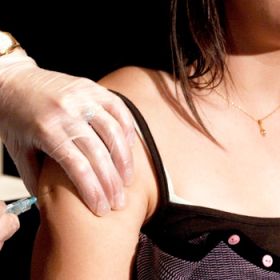 O adolescenta din Marea Britanie a murit dupa ce a fost vaccinata impotriva cancerului de col uterin